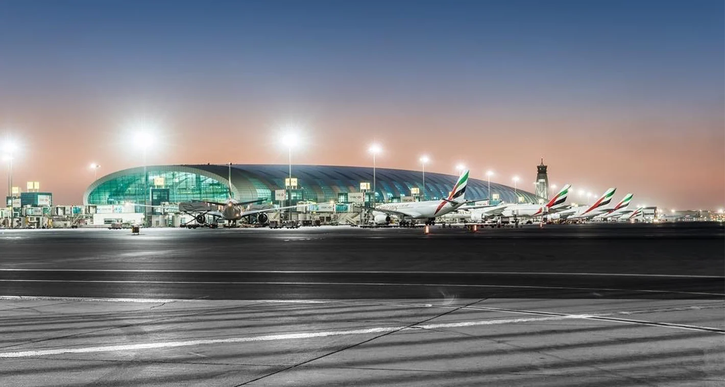 dxb-dubai-airport-emirates-runway