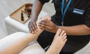 7 BENEFITS OF FOOT MASSAGE YOU DIDN'T KNOW